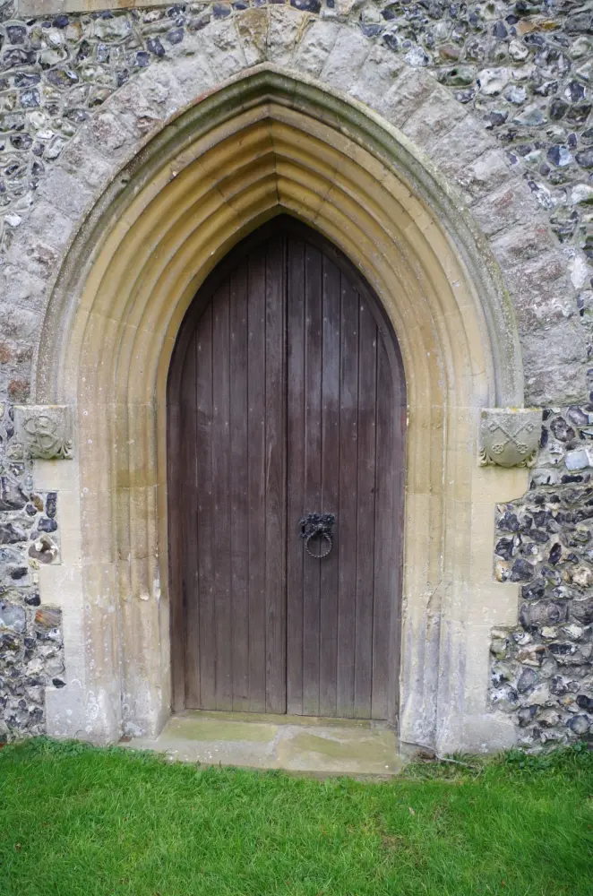 Foto de Iglesia de San Pedro - Historic England