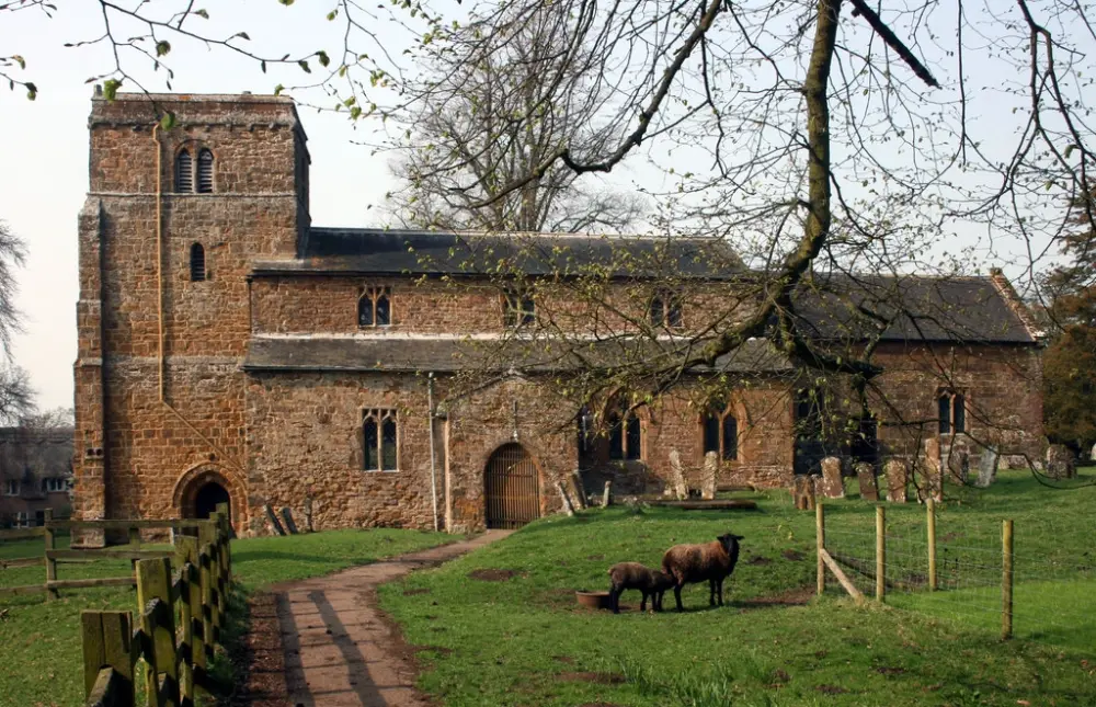 Foto de Iglesia de San Pedro - Historic England