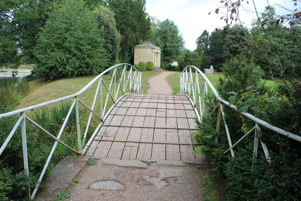 Foto de Templo de la isla, Croome Park - Historic England