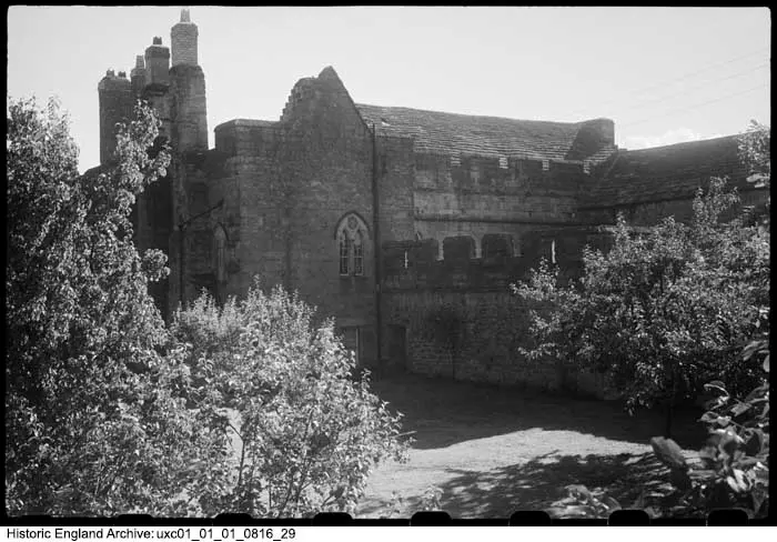 Foto de Edificios principales y paredes del patio de Aydon Castle - Historic England / Historic England Archive