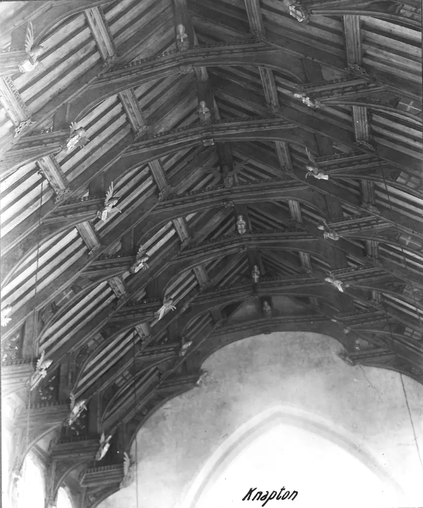 Foto de Iglesia de San Pedro y San Pablo - Historic England