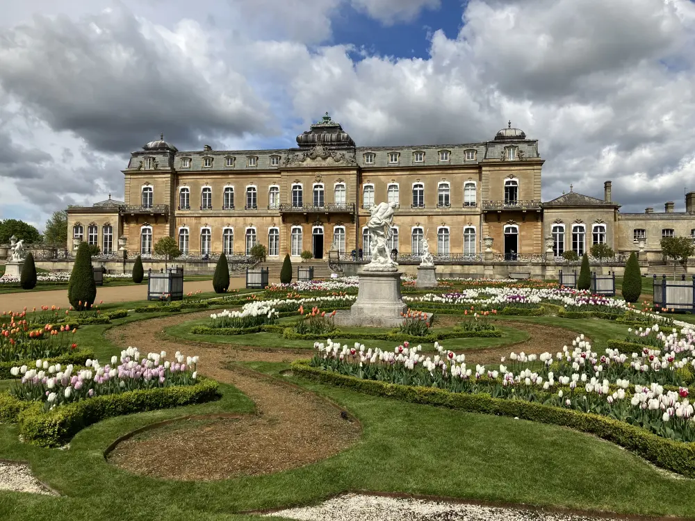 Photo de House et bloc de service de Wrest Park comprenant des pavillons, une tour de l'horloge et la laiterie - Historic England