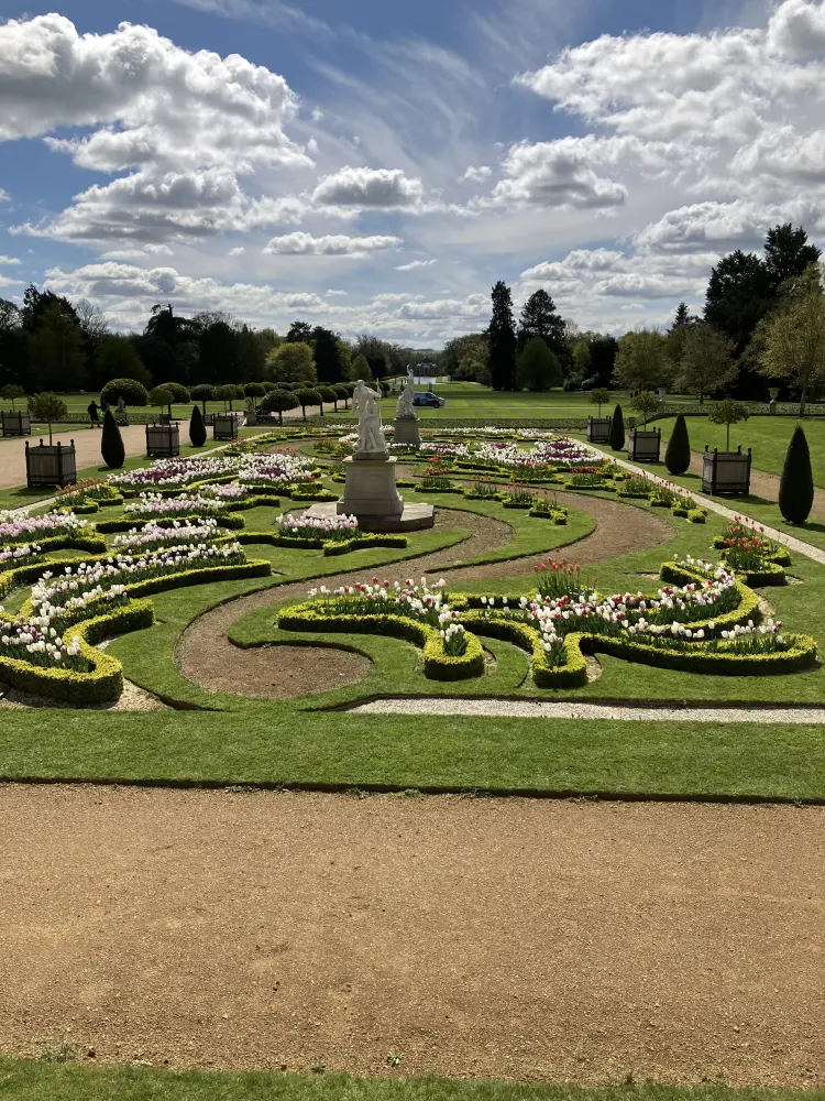 Photo de House et bloc de service de Wrest Park comprenant des pavillons, une tour de l'horloge et la laiterie - Historic England