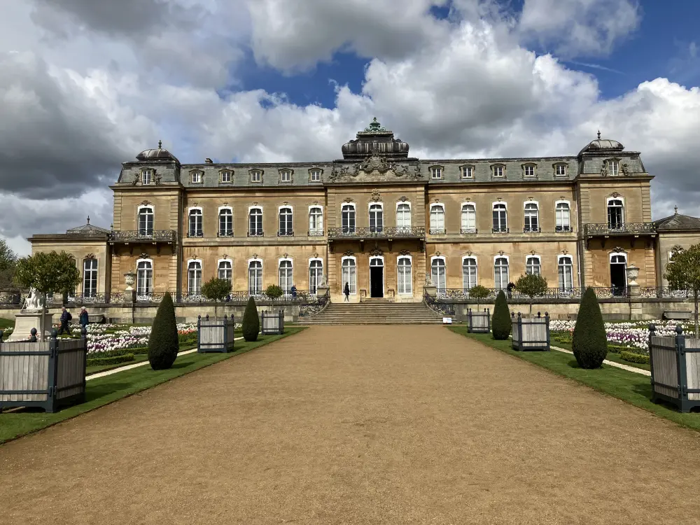Photo de House et bloc de service de Wrest Park comprenant des pavillons, une tour de l'horloge et la laiterie - Historic England
