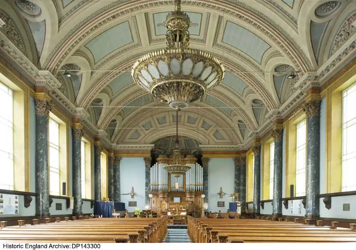 Foto de Iglesia Congregacional (incluida Salt Family Mausoleo al sur) - Historic England / Historic England Archive