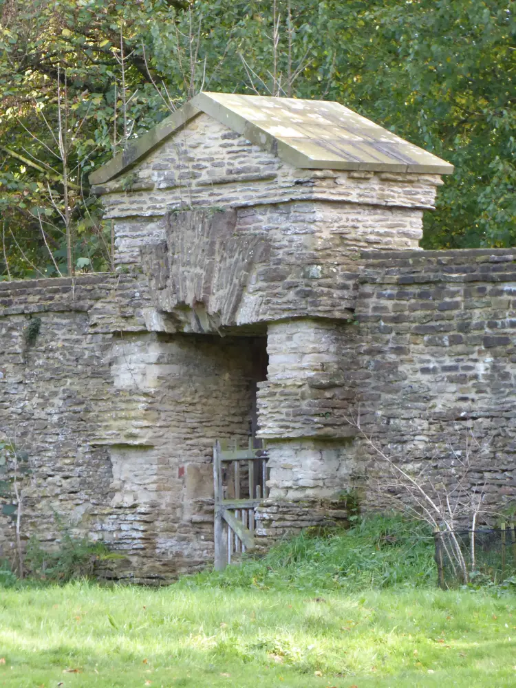Foto de Walling to Park South of Gatehouse - Historic England