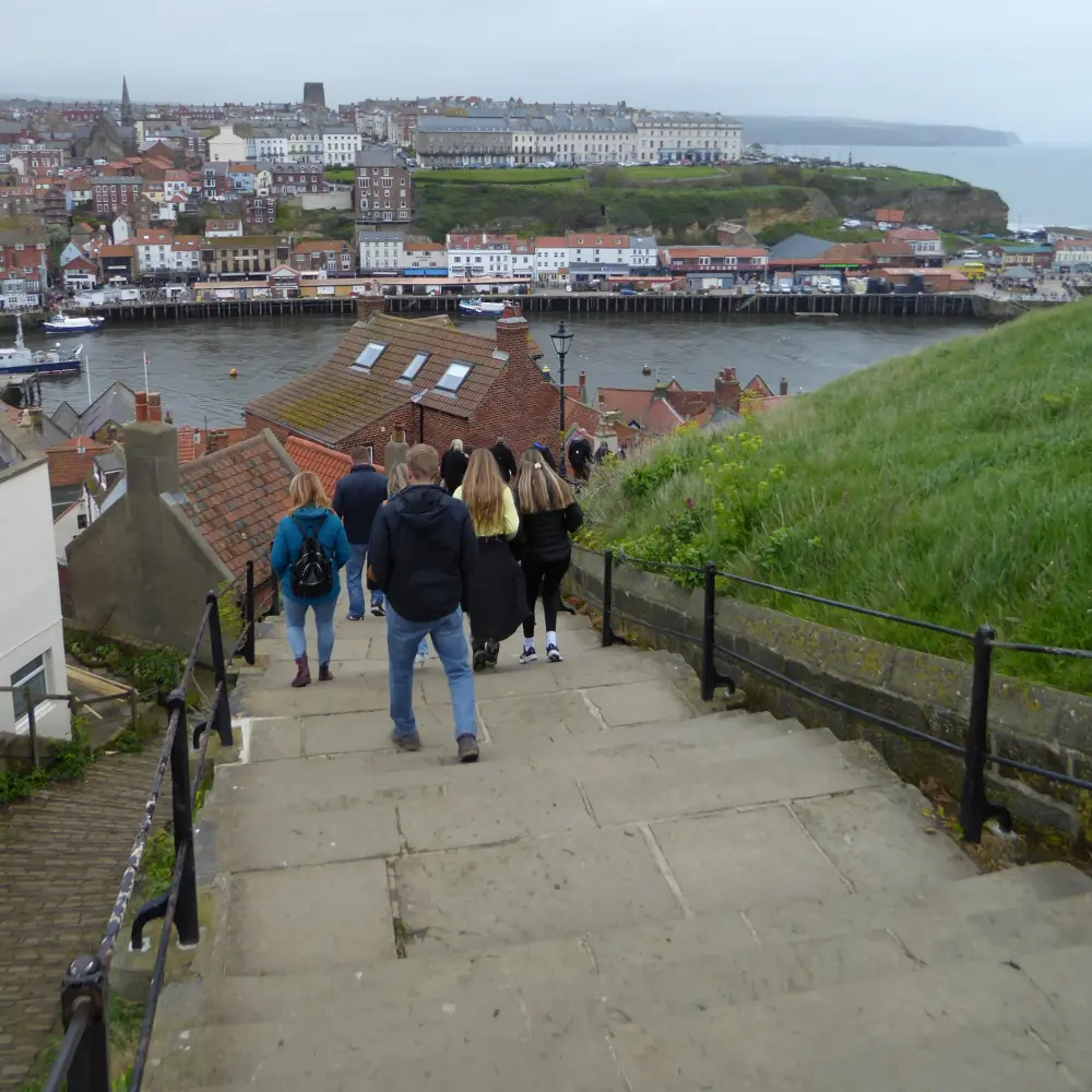 Photo de Les escaliers de l'église - Historic England