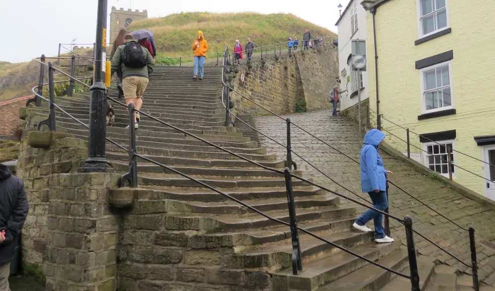 Photo de Les escaliers de l'église - Historic England