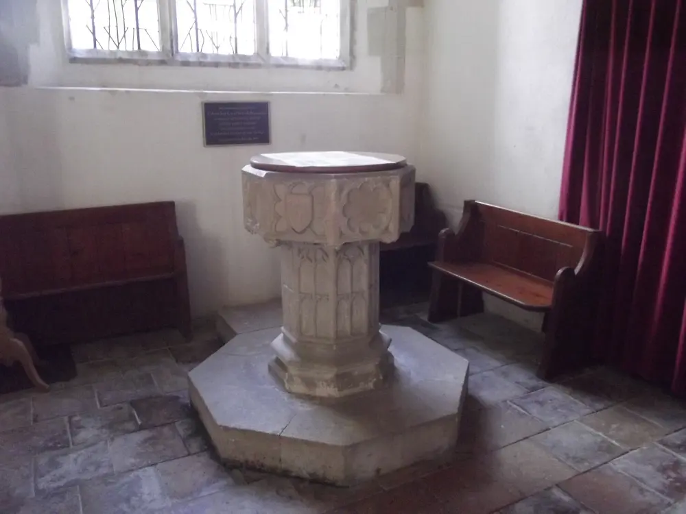 Foto de Iglesia parroquial de San Pedro y San Thomas - Historic England / Clive  Nason
