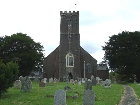 Foto de Iglesia de San Pedro y San Pablo - Historic England