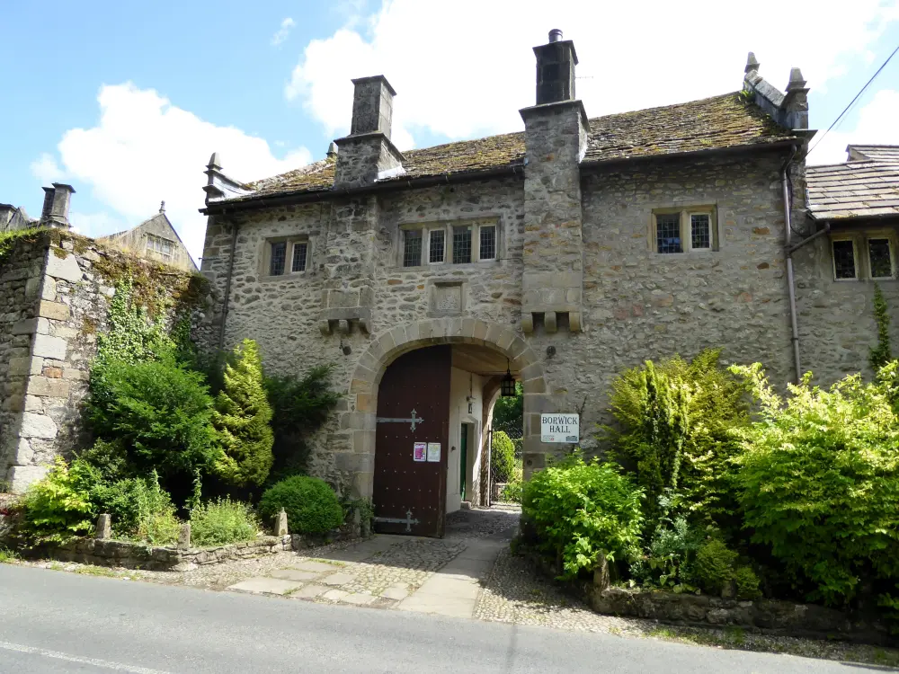 Photo de Borwick Hall Gatehouse - Historic England