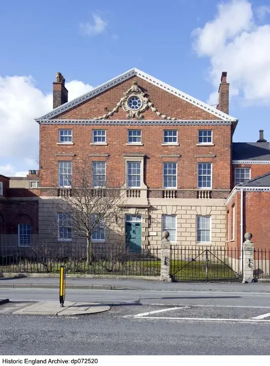 Foto de Puertas, muelles de puerta y barandas a Norwood House - Historic England / Historic England Archive