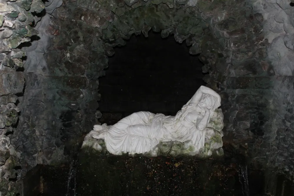 Foto de La gruta y la cueva del dios del río - Historic England / David Lovell