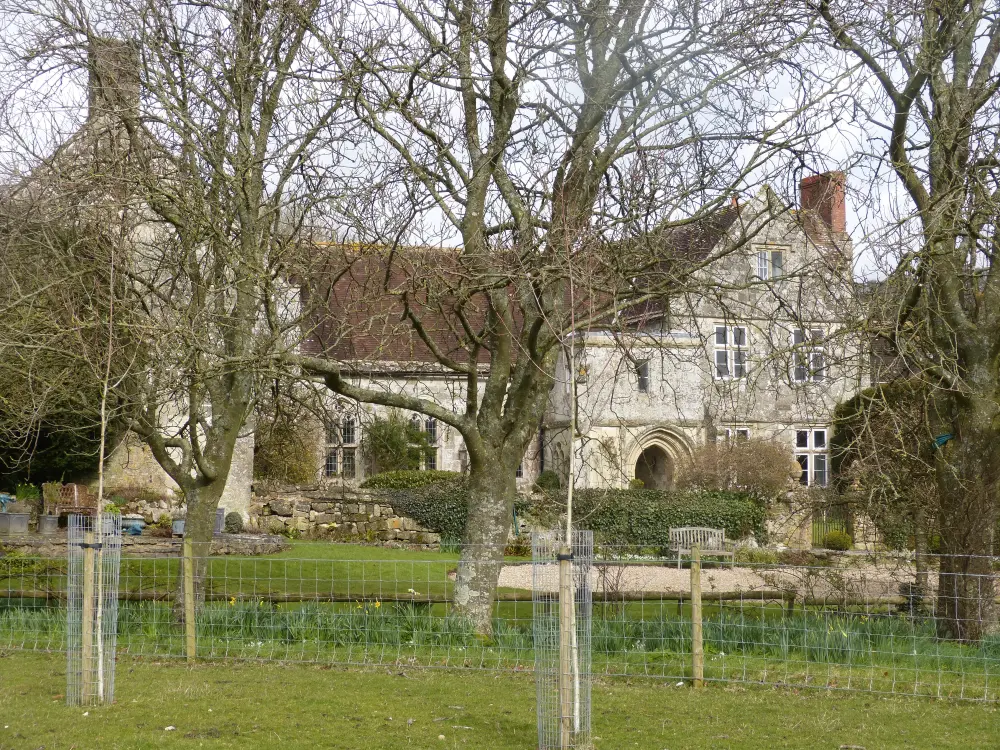 Foto de Norrington Manor con muelles de pared y puerta - Historic England