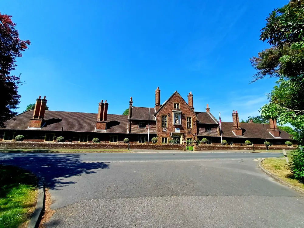 Photo de Hôpital de Jésus, y compris la maison de l'aumônier, les hospices et la chapelle - Historic England