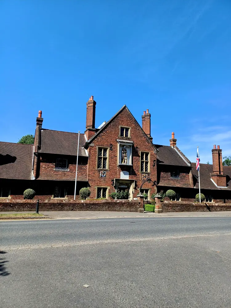 Photo de Hôpital de Jésus, y compris la maison de l'aumônier, les hospices et la chapelle - Historic England