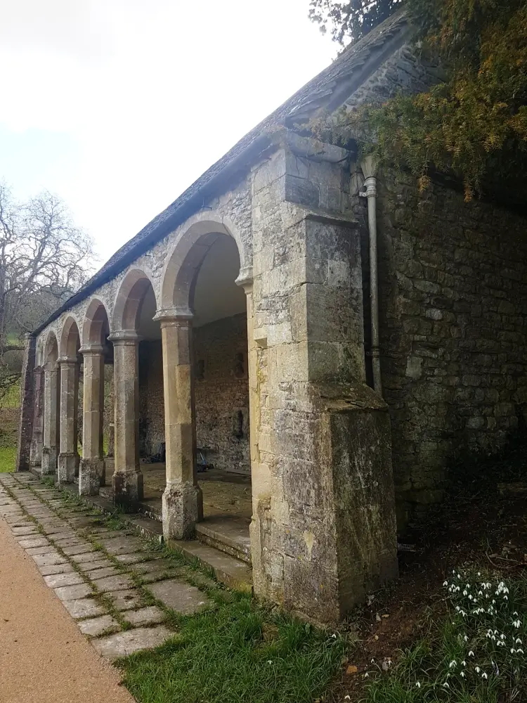 Photo de Ambulatoire à 20 mètres au sud-ouest de Horton Court - Historic England
