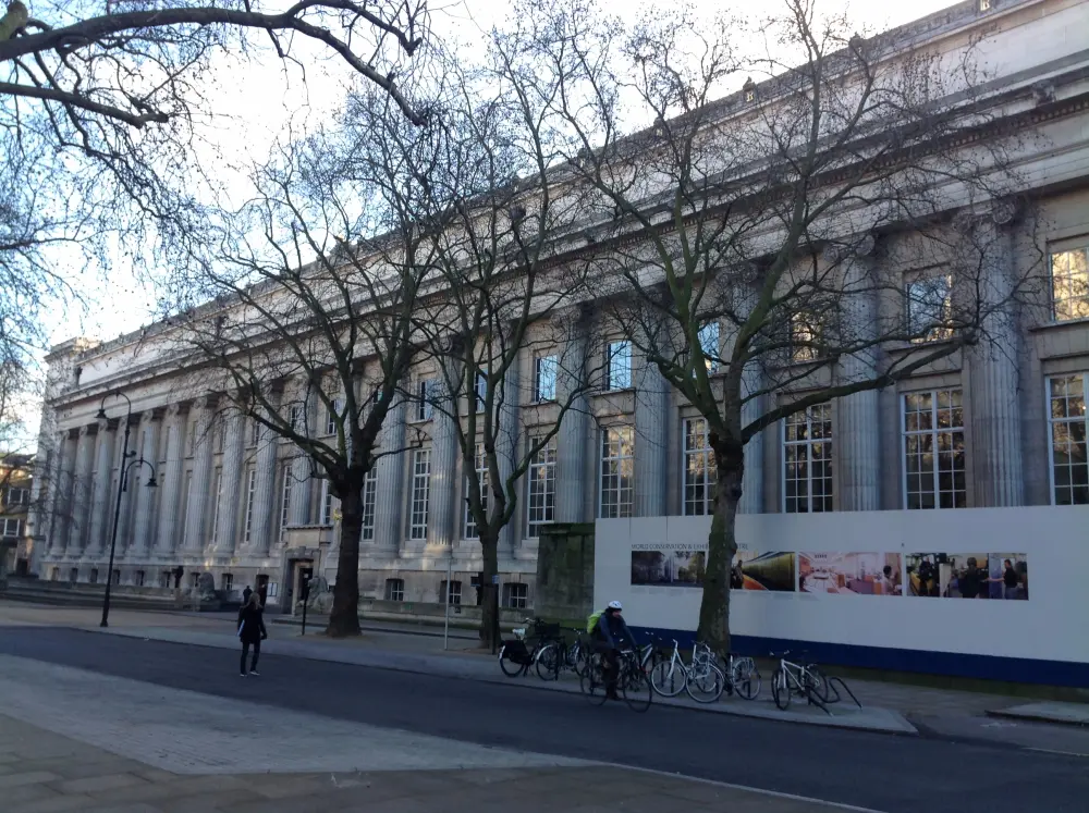 Foto de El rey del Museo Británico Eduardo VII Galerías y la pared adjunta y los leones - Historic England / David Lovell