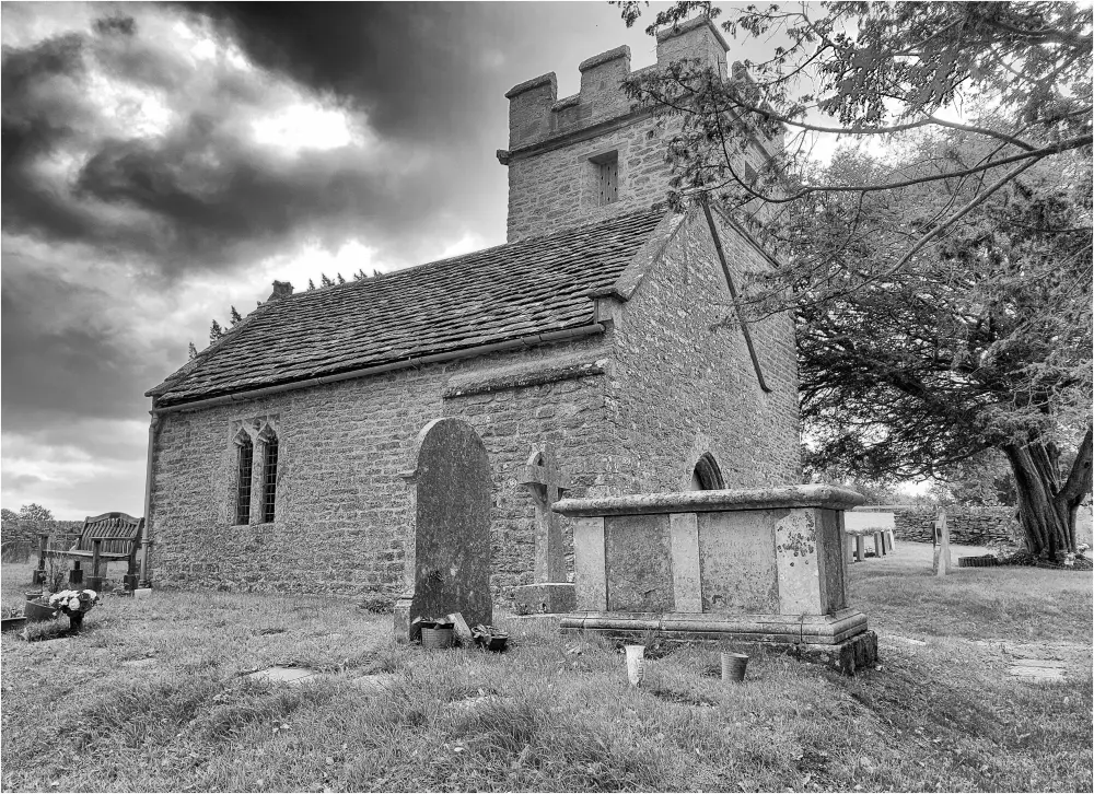 Foto de Vieja Iglesia de la Santa Trinidad - Historic England