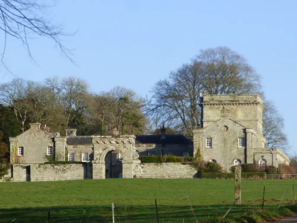 Foto de Eastbury House incluye el patio oeste adjunto y la puerta de enlace. - Historic England