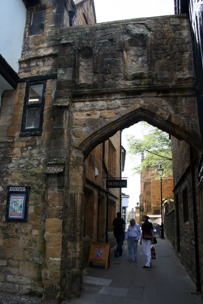 Foto de La puerta del cementerio - Historic England / Steve Turner