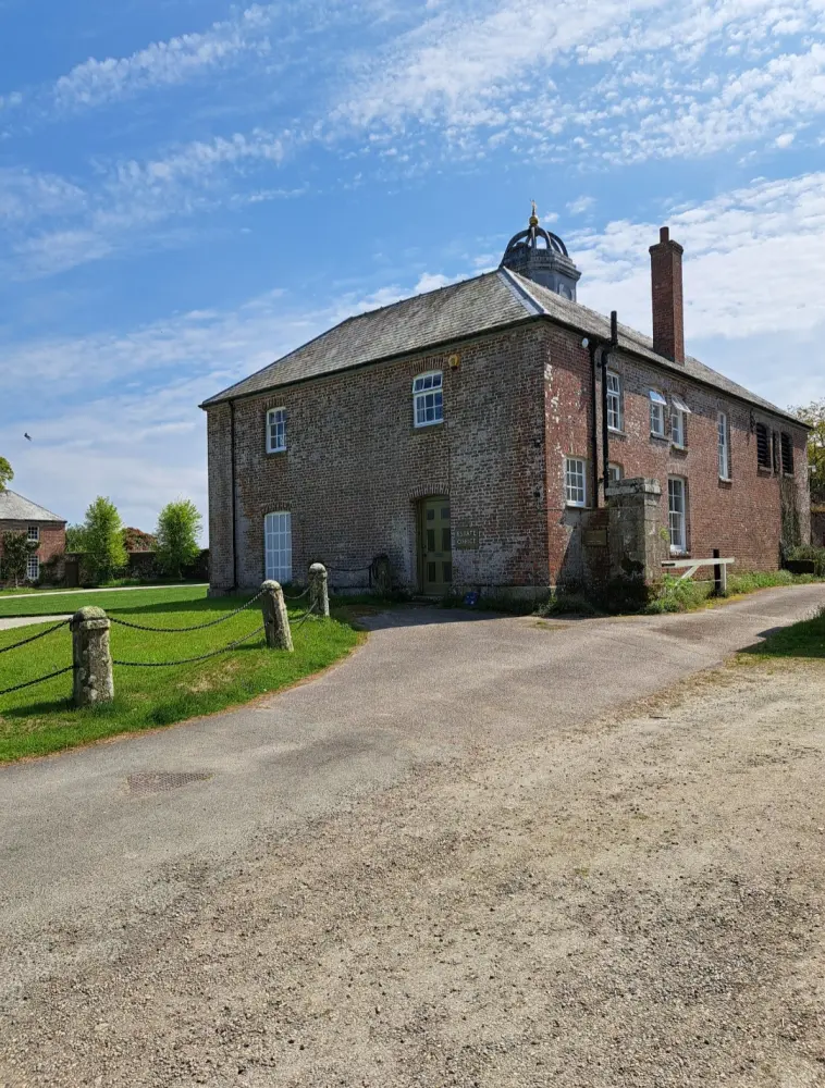 Foto de Pabellón aproximadamente a 15 metros al noroeste de Trewithen House - Historic England / Sandra Russell
