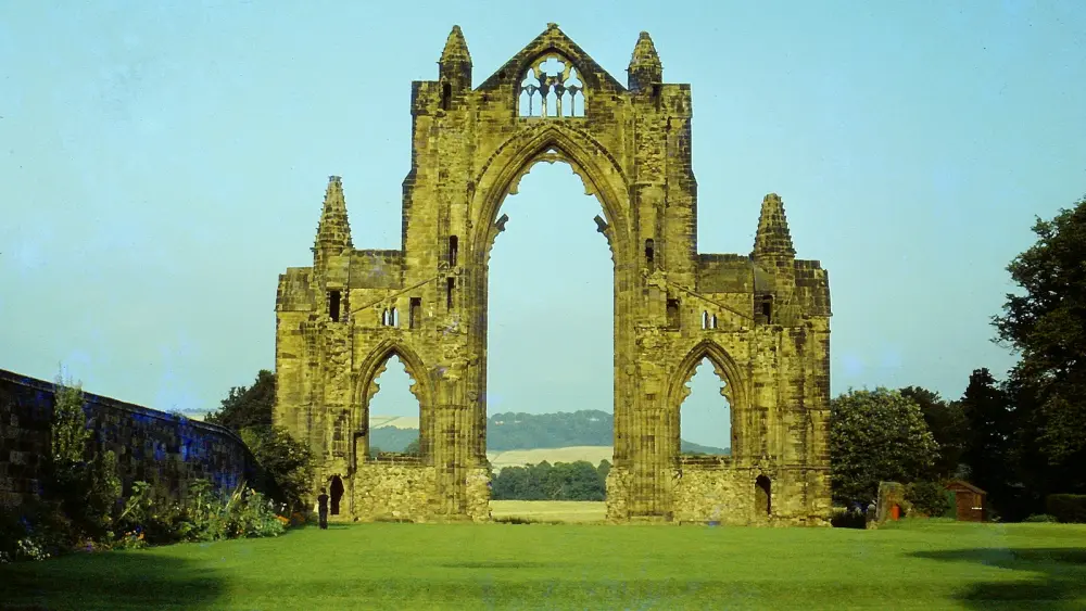 Photo de Ruines du prieuré de St Mary - Historic England