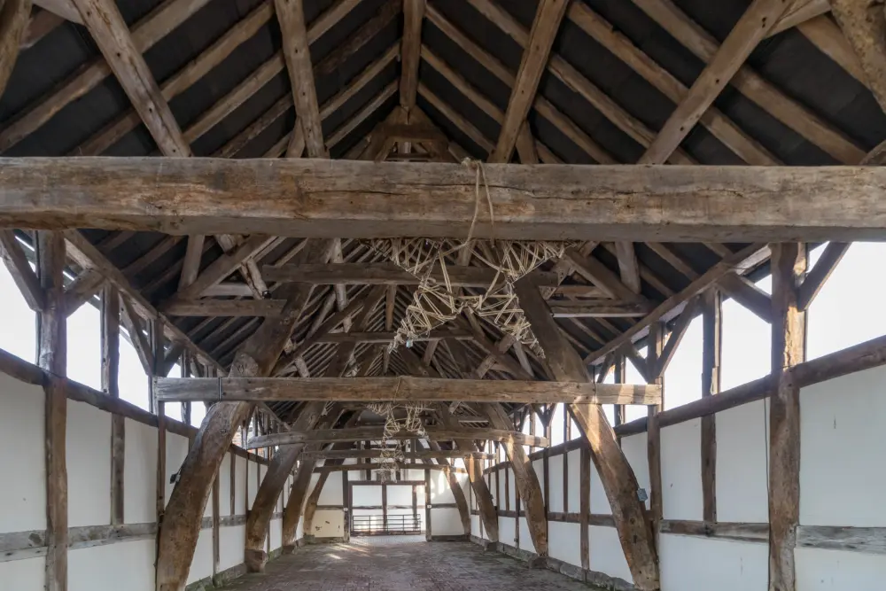 Foto de Barn de Cruces aproximadamente a 100 yardas al oeste de Arley Hall - Historic England / Barrie Price