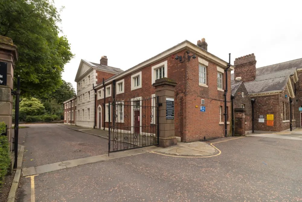 Photo de Développement oriental à la mairie - Historic England