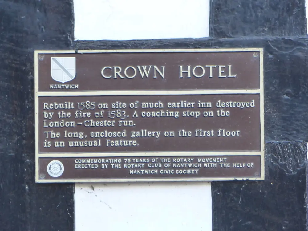 Photo de Crown Hotel et ancien café du café - Historic England