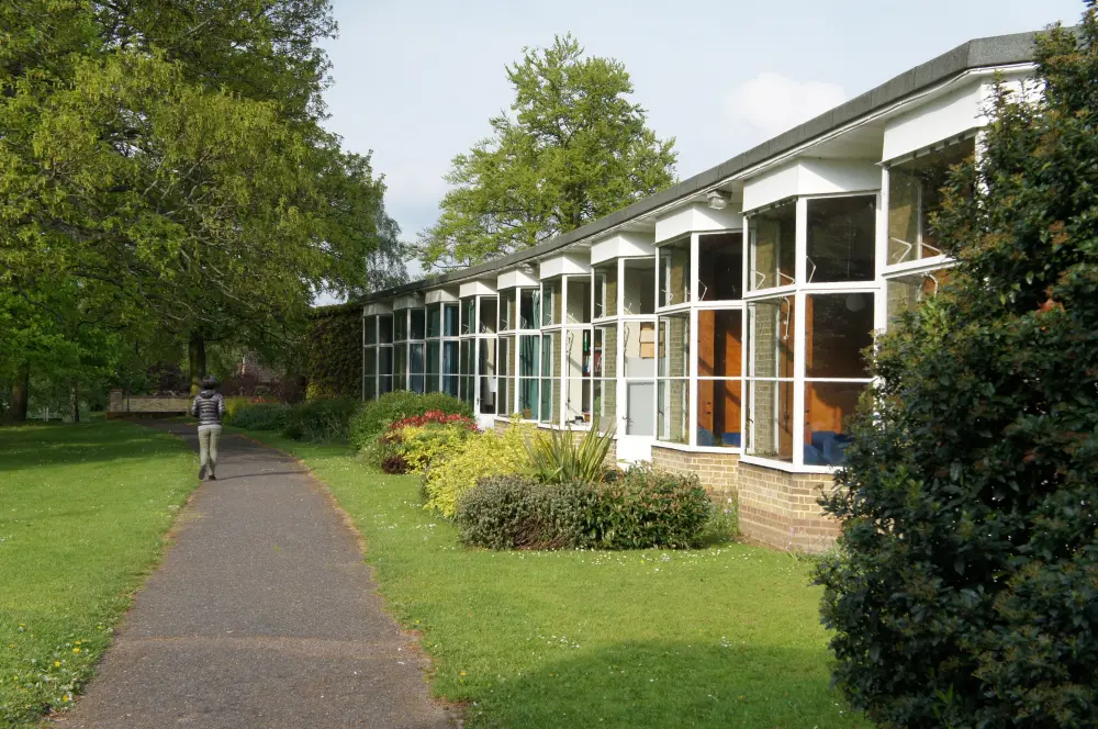 Photo de Collège de village - Historic England