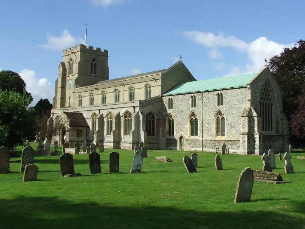 Foto de Iglesia de la Santa Trinidad - Historic England