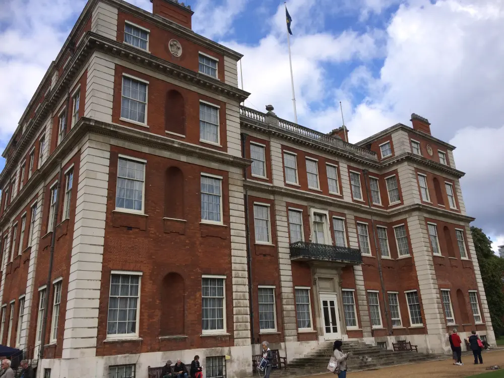 Foto de House de Marlborough con paredes de supost y servicio este/ala estable - Historic England