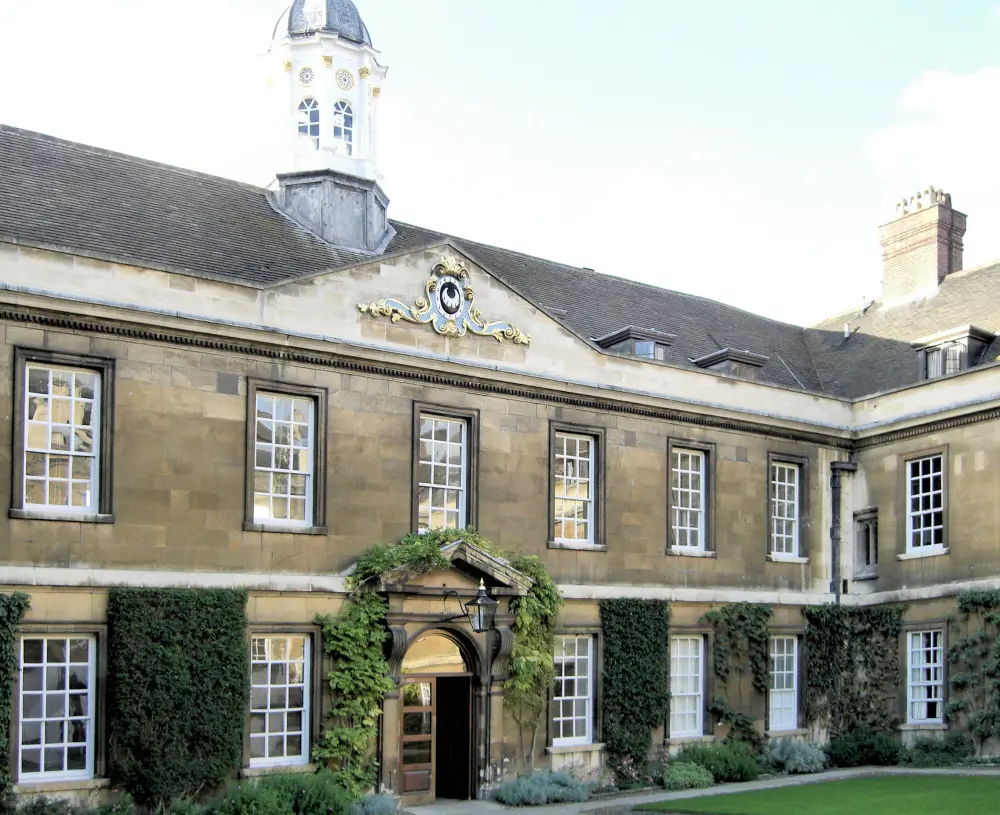 Foto de Trinity Hall, los edificios que rodean la cancha delantera, con la gama oeste de South Court, Masters Lodge y la biblioteca - Historic England