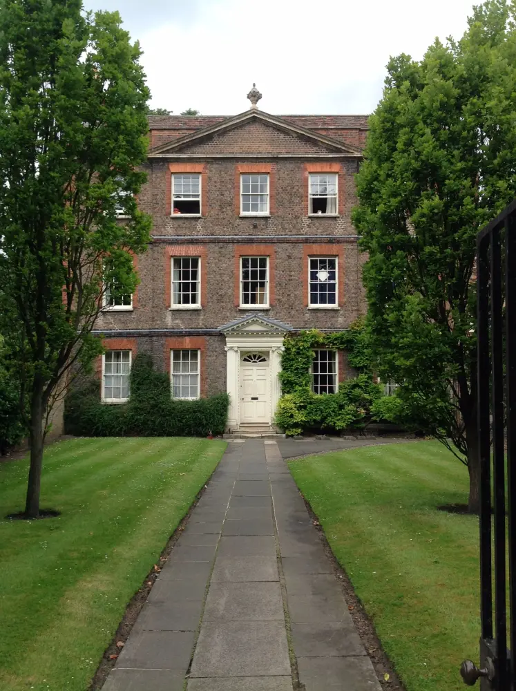 Photo de Petite Trinité - Historic England