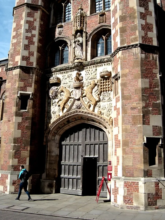 Foto de St John's College, los edificios que rodean las primeras, segunda y tercera canchas - Historic England
