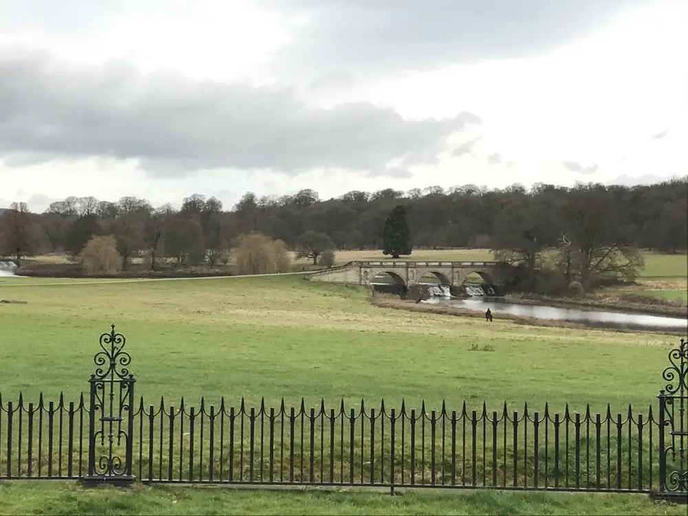 Foto de El puente y la cascada - Historic England