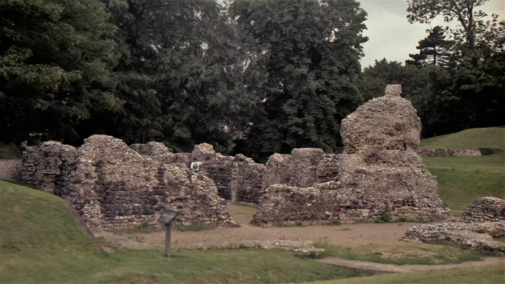 Foto de Iglesia en ruinas y casa señorial - Historic England / Kevin Waterhouse