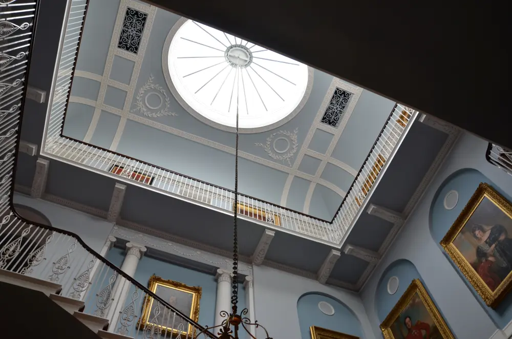 Foto de Belmont, con patio estable y bomba - Historic England / Brian Mawdsley
