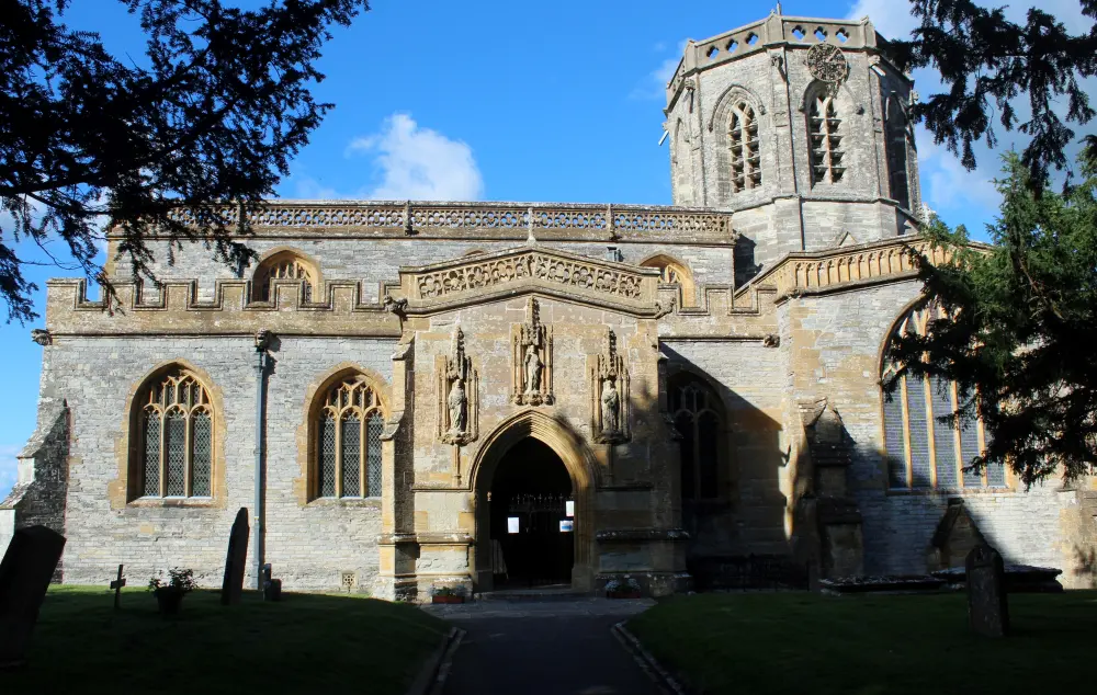 Foto de Iglesia de San Pedro y San Pablo - Historic England / David Lovell