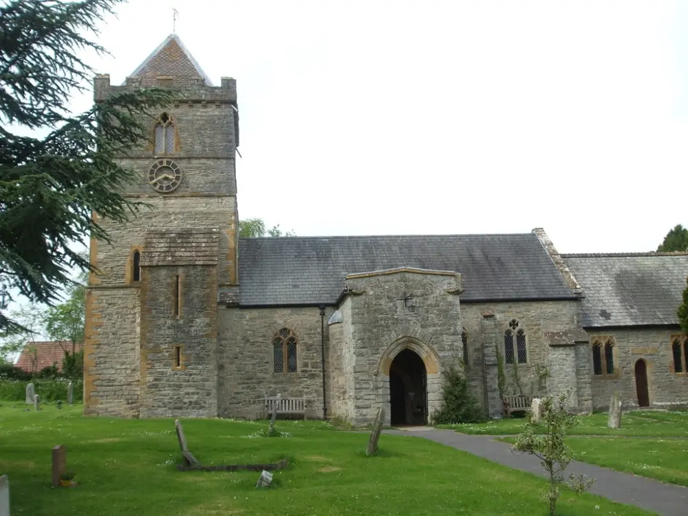 Foto de Iglesia de San Miguel y todos los ángeles - Historic England