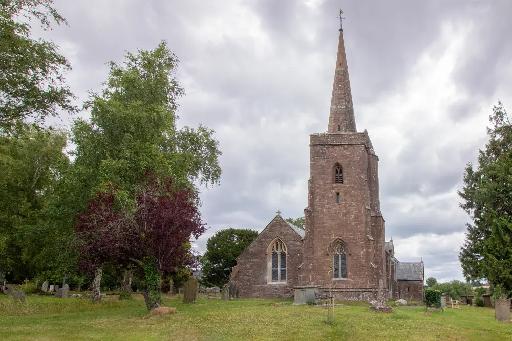 Foto de Iglesia de St deinst - Historic England / Selwyn Ray