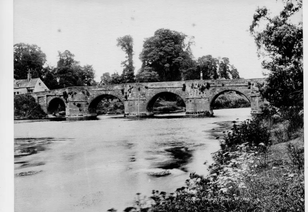 Foto de Puente Wilton y Sundial - Historic England / Philip Sutters