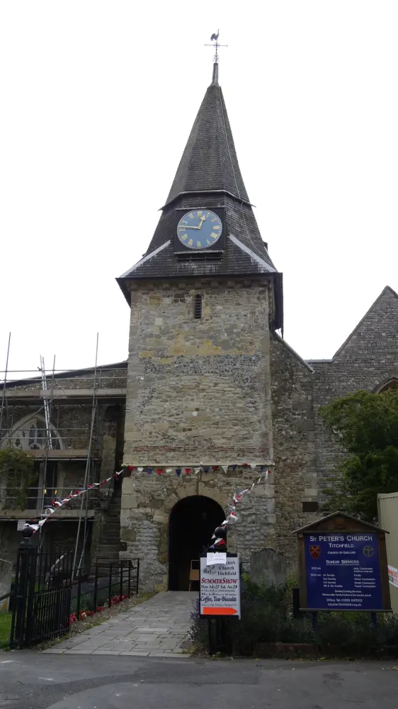 Foto von Pfarrkirche von St. Peter - Historic England / David Lovell