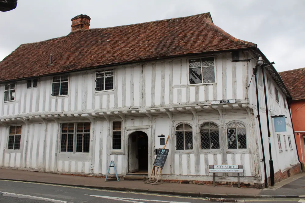 Foto von Tudorgeschäfte - Historic England / David Lovell