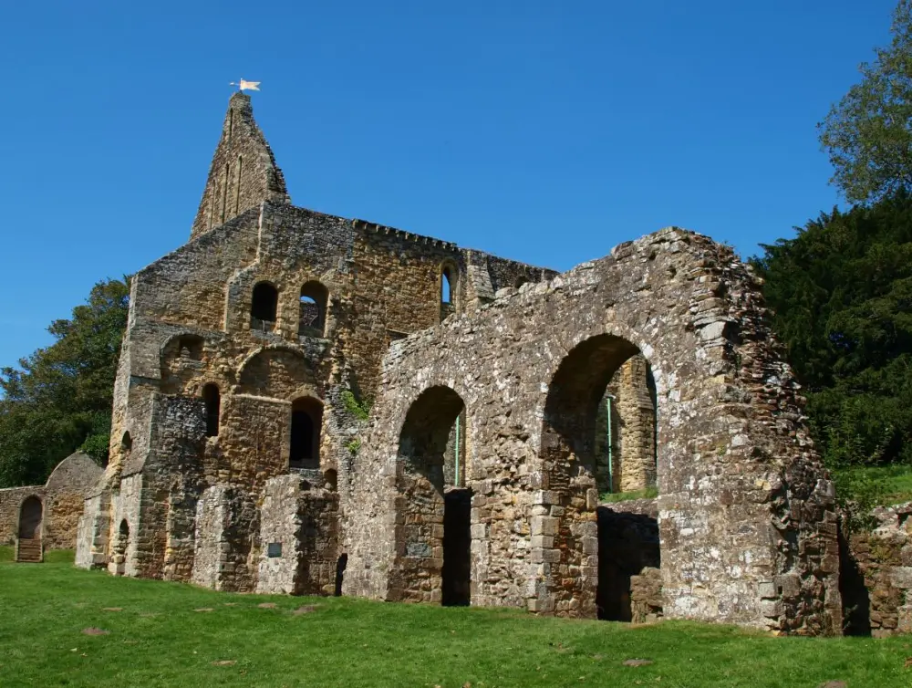 Foto von Die Ruinen der Schlacht Abbey - Historic England / Paul Adams