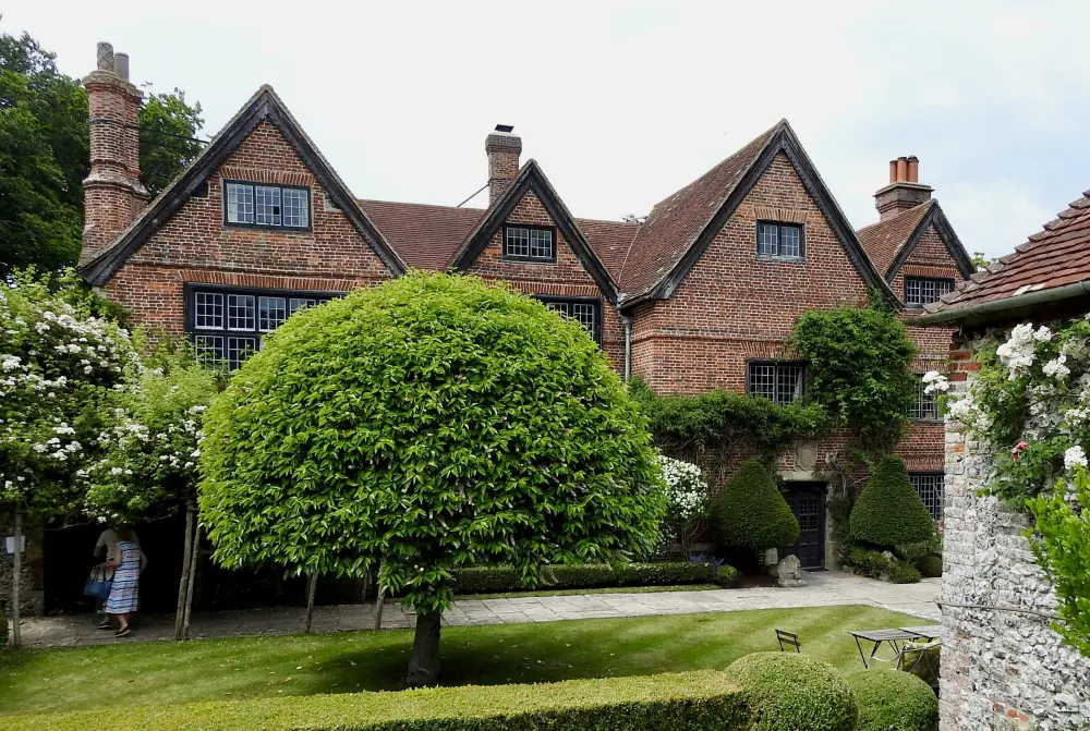 Foto von Friston Place - Historic England / Kevin Gordon