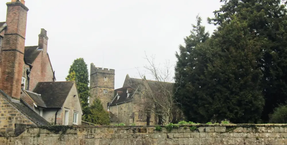 Photo de Le vieux palais (le couvent du Saint Child Jésus, l'école Mayfield de St Leonard) - Historic England