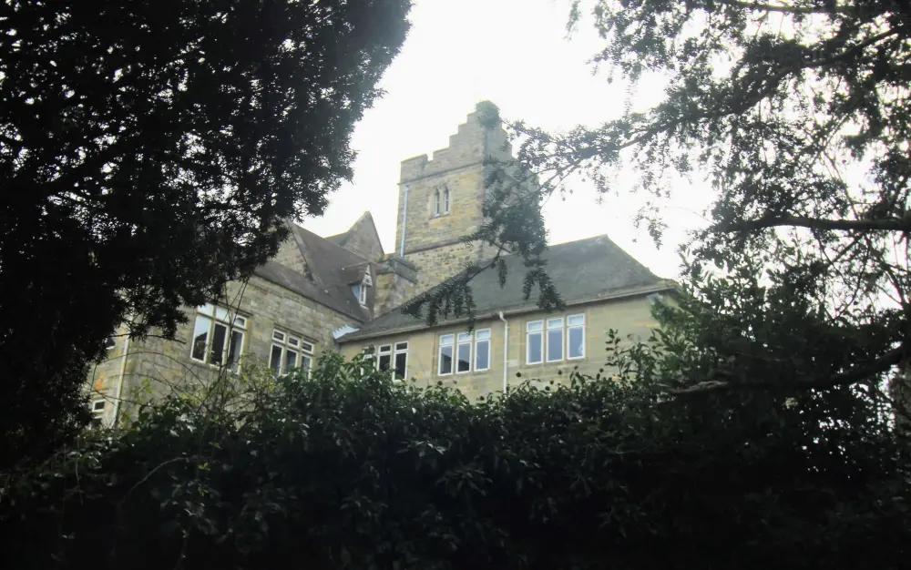 Photo de Le vieux palais (le couvent du Saint Child Jésus, l'école Mayfield de St Leonard) - Historic England