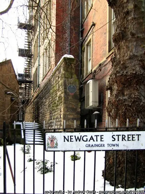 Foto de Muro de la ciudad a la parte trasera de los números 1-25 impares - Historic England